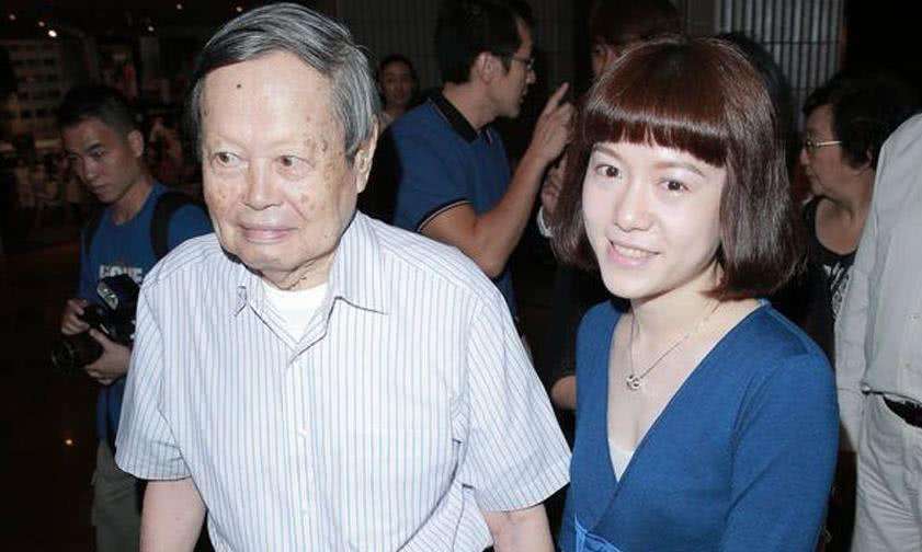 杨振宁翁帆医院产下一子(杨振宁翁帆医院产下一女)